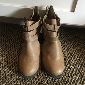 New strappy booties!